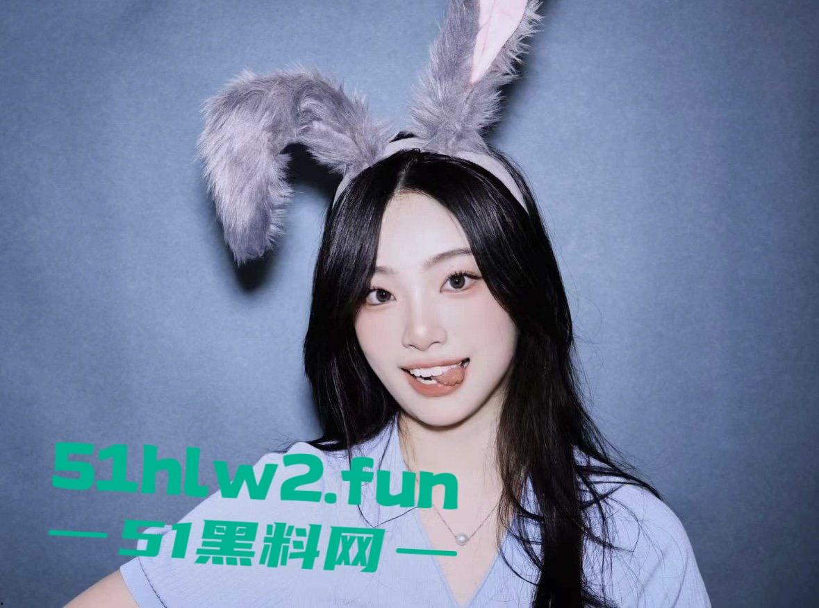 高颜值长腿学生妹，为了钱下海做伴游成金主大叔包养的金丝雀，白天仙气飘飘晚上变身母狗，忘我吃鸡骚气四溢。  第4张