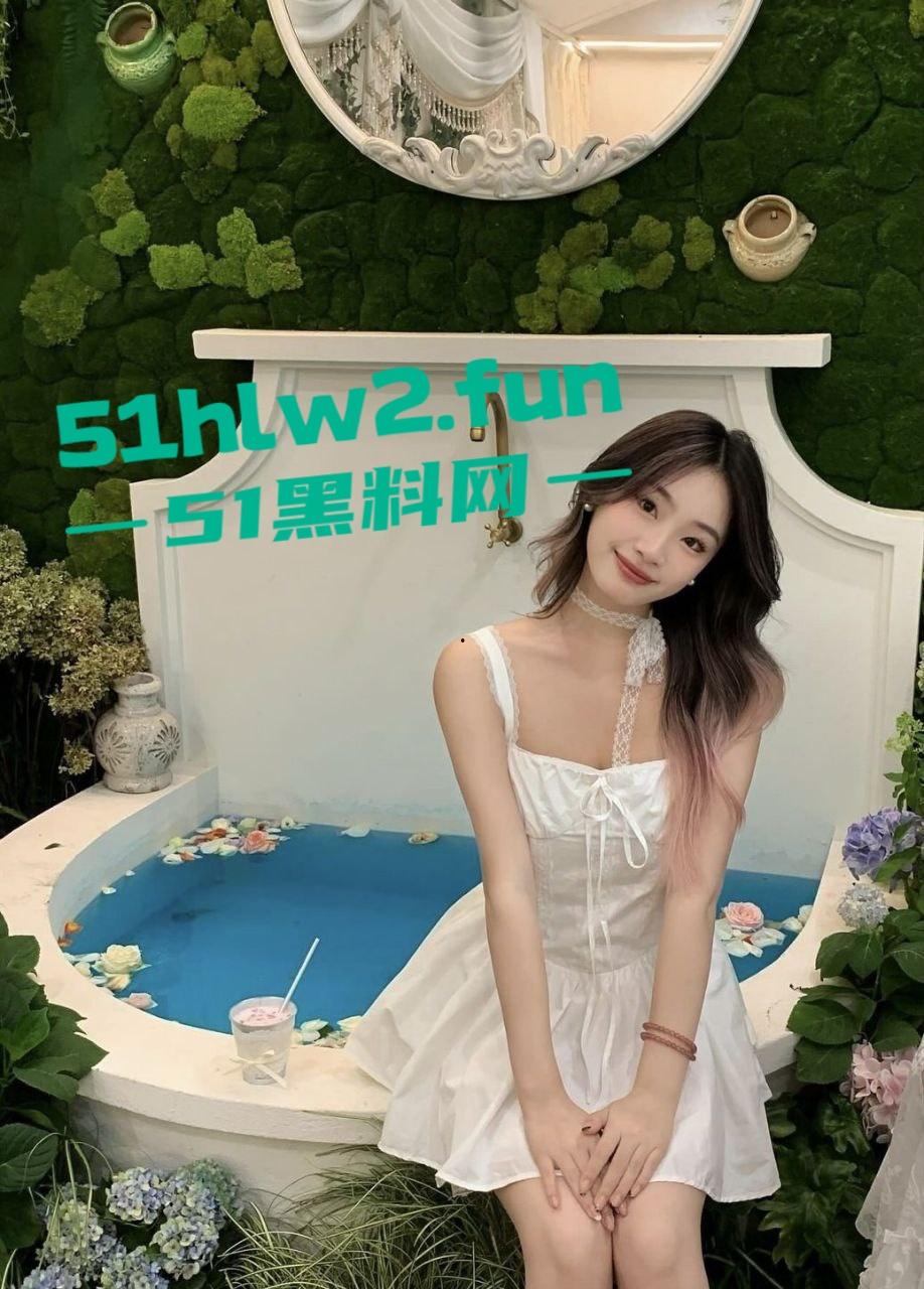 高颜值长腿学生妹，为了钱下海做伴游成金主大叔包养的金丝雀，白天仙气飘飘晚上变身母狗，忘我吃鸡骚气四溢。  第5张