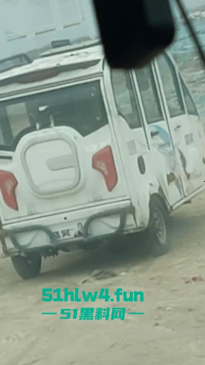 户外老头乐车震偷拍!50岁卖淫大娘拉着大爷激情野战,还得是你大爷啊这风流程度丝毫不减当年! 第2张 户外老头乐车震偷拍!50岁卖淫大娘拉着大爷激情野战,还得是你大爷啊这风流程度丝毫不减当年! 第2张