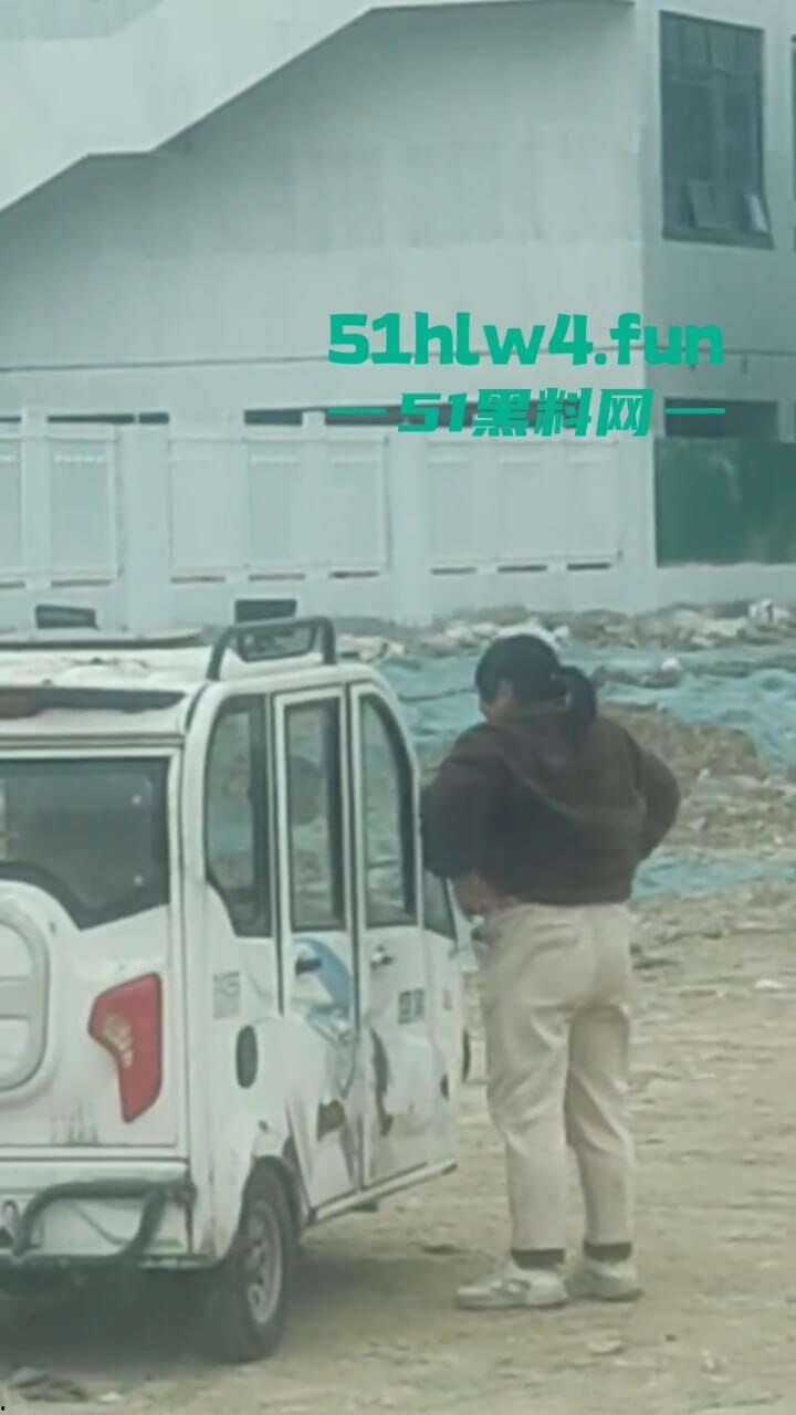 户外老头乐车震偷拍!50岁卖淫大娘拉着大爷激情野战,还得是你大爷啊这风流程度丝毫不减当年! 第6张 户外老头乐车震偷拍!50岁卖淫大娘拉着大爷激情野战,还得是你大爷啊这风流程度丝毫不减当年! 第6张