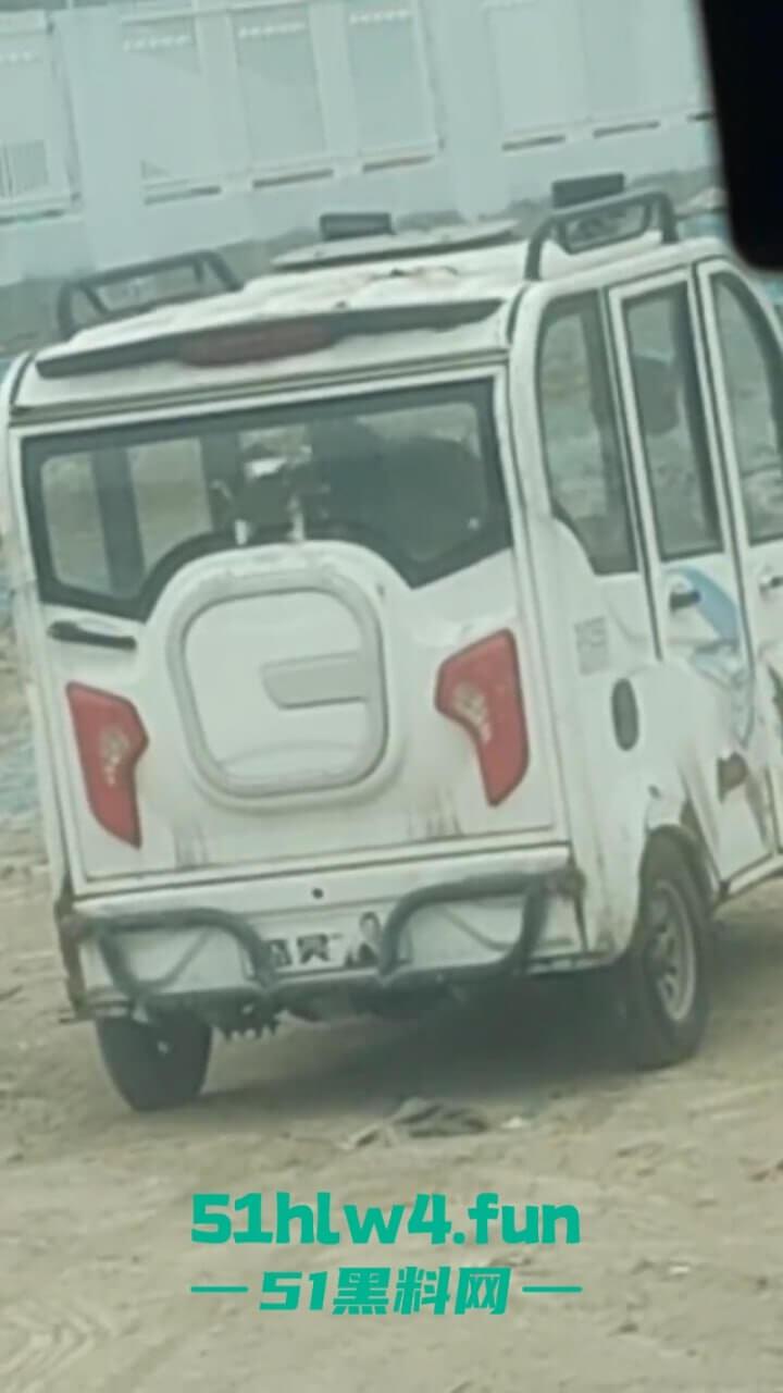 户外老头乐车震偷拍!50岁卖淫大娘拉着大爷激情野战,还得是你大爷啊这风流程度丝毫不减当年! 第7张 户外老头乐车震偷拍!50岁卖淫大娘拉着大爷激情野战,还得是你大爷啊这风流程度丝毫不减当年! 第7张