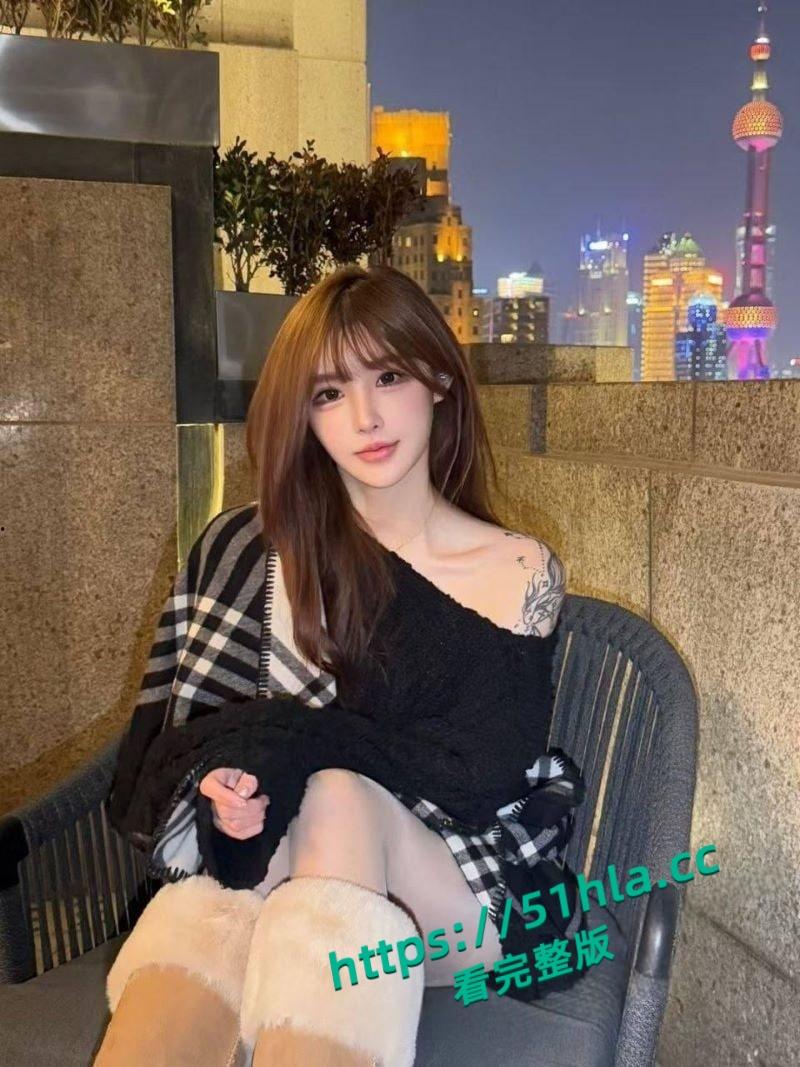 极品身材天生尤物抖音网红【彤彤】金主性爱视频流出，黑丝制服足交口交，尺度炸裂诱惑到爆炸！  第3张