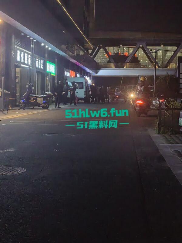 拼刺刀的注意了!浙江杭州一群gay东渡酒店聚众淫乱多男轮操一0被警察突击一窝端。 第4张 拼刺刀的注意了!浙江杭州一群gay东渡酒店聚众淫乱多男轮操一0被警察突击一窝端。 第4张