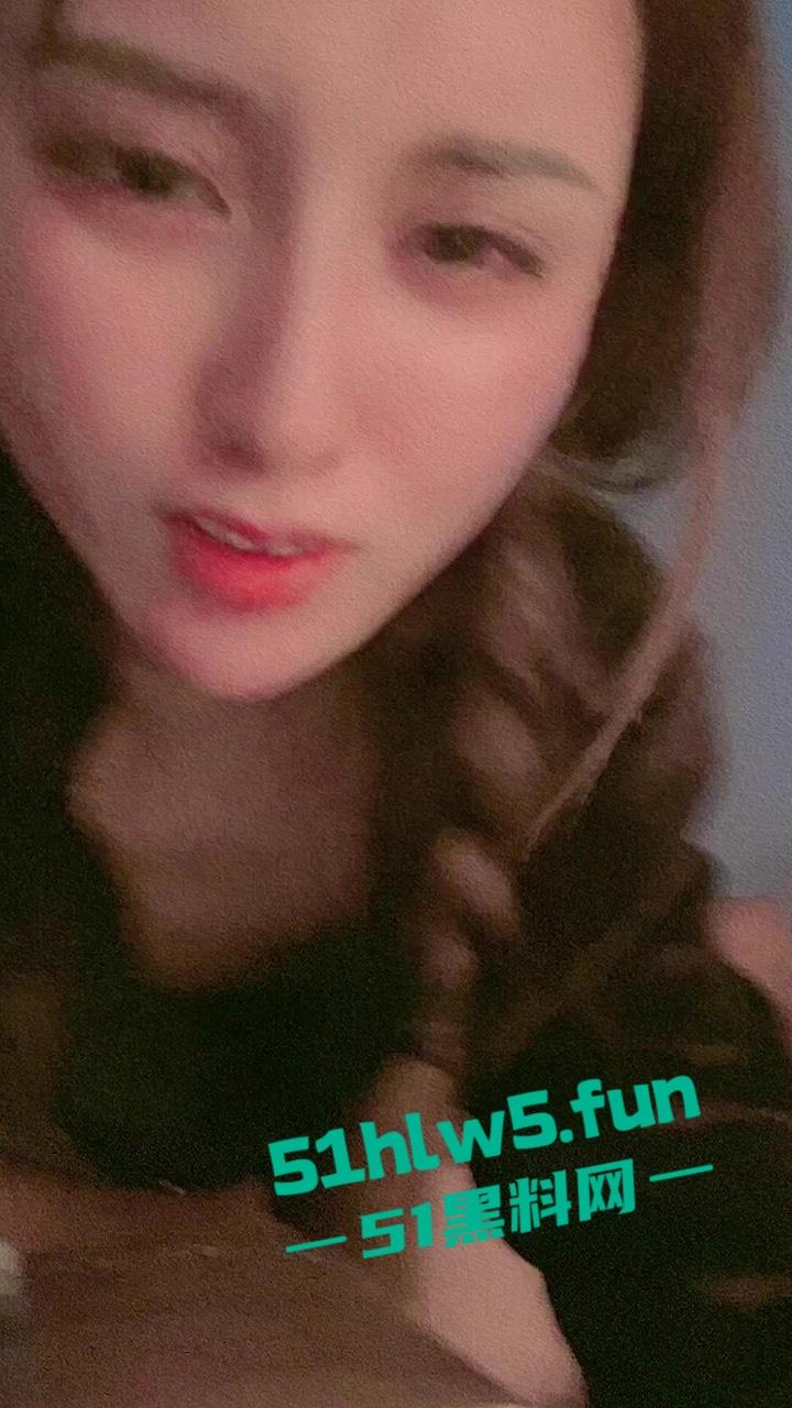 抖音火山版擦边网红【薇薇】被前任曝光做爱视频私信瞬间爆火,各路老色批砸钱约操。 第1张 抖音火山版擦边网红【薇薇】被前任曝光做爱视频私信瞬间爆火,各路老色批砸钱约操。 第1张