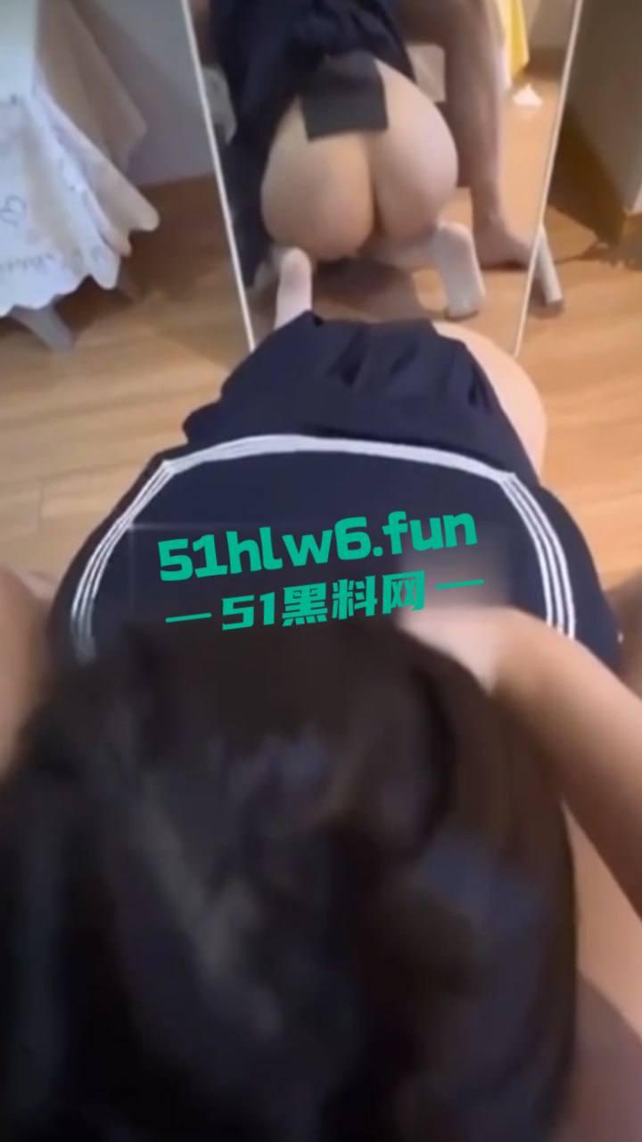 大神约炮高颜值反差萝莉，美乳硕大蜜桃臀饱满，小穴更是粉嫩无毛看着就馋人。  第4张