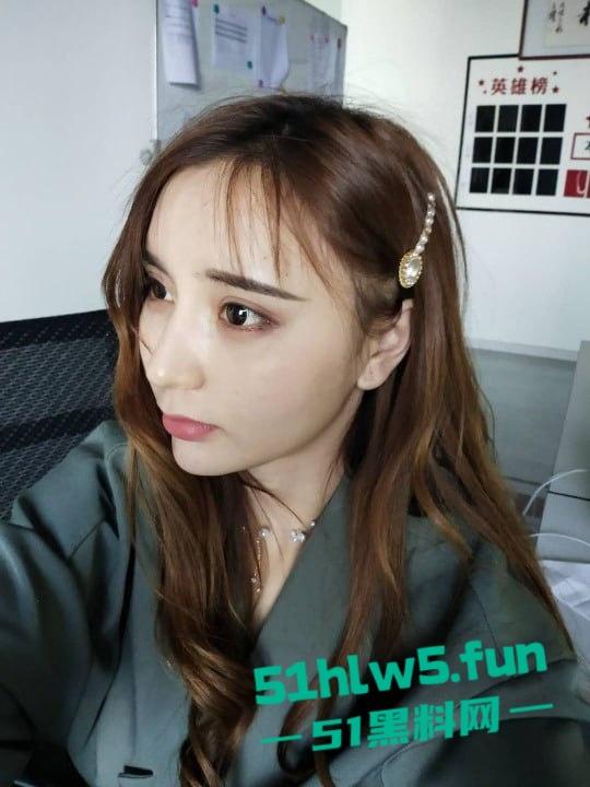 抖音火山版擦边网红【薇薇】被前任曝光做爱视频私信瞬间爆火,各路老色批砸钱约操。 第6张 抖音火山版擦边网红【薇薇】被前任曝光做爱视频私信瞬间爆火,各路老色批砸钱约操。 第6张