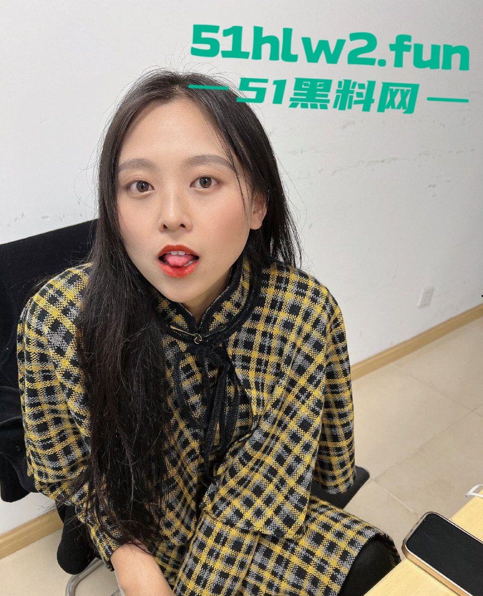 陕西师大【张美婷】一副学姐模样，结果被体育生玩到死，视频流出全网笑翻，母狗就这么做的！  第6张