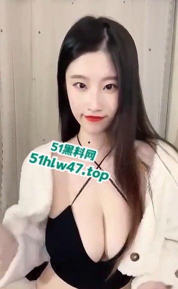 抖音130万粉丝网红【芋泥肉肉包】激情露出,奶子虽然下垂但搞黄色的捞钱的心态永垂不朽。 第5张 抖音130万粉丝网红【芋泥肉肉包】激情露出,奶子虽然下垂但搞黄色的捞钱的心态永垂不朽。 第5张