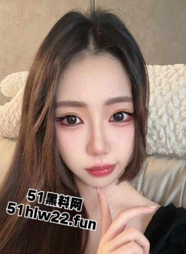 抖音37万粉丝S曲线性感网红【立刻优】金主定制蜜桃臀诱惑自拍，黑丝即正义透明则有情趣！  第7张