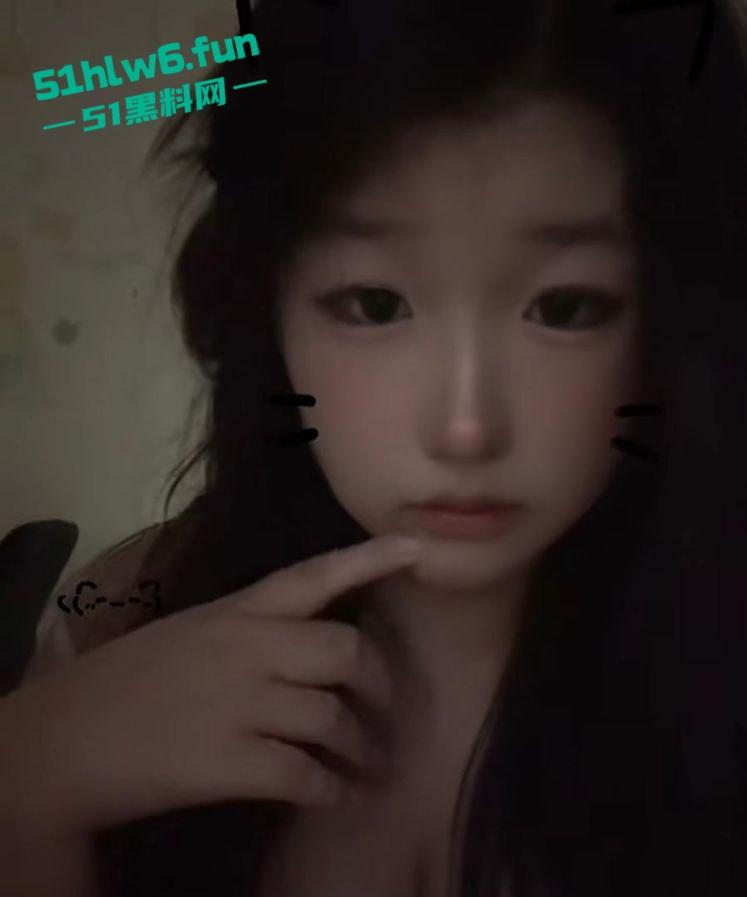 童颜巨乳遭人恨,河南商丘职业技术学院【刘鑫雨】私下自慰被室友发现曝光。 第5张 童颜巨乳遭人恨,河南商丘职业技术学院【刘鑫雨】私下自慰被室友发现曝光。 第5张