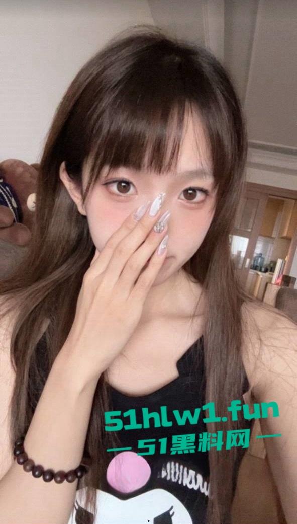 湖南长沙反差女大学生【刘子玥】 soul上撩骚约炮视频裸聊,隔着镜头伸出舌头接网友精液。 第5张 湖南长沙反差女大学生【刘子玥】 soul上撩骚约炮视频裸聊,隔着镜头伸出舌头接网友精液。 第5张