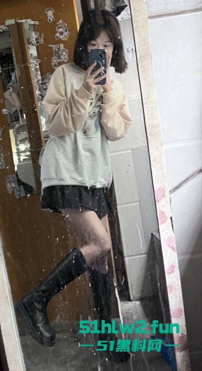 人前装成甜妹，背地约炮成瘾，江西南充职业技术学院【潘丽月】不雅约炮视频流出。  第2张