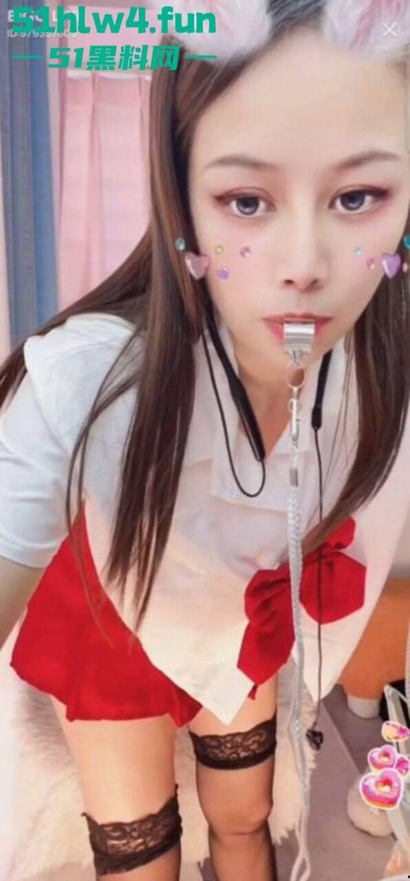 女主播【桃子】双视角直播送福利，明面上给跟粉丝玩互动，而下面的则是金主大哥的看逼视角！  第5张