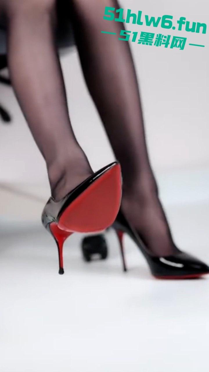 软擦边足模网红【芝士好椰】翻车被合伙人曝光是个人妖,兄弟们可以去洗眼睛了。 第1张 软擦边足模网红【芝士好椰】翻车被合伙人曝光是个人妖,兄弟们可以去洗眼睛了。 第1张