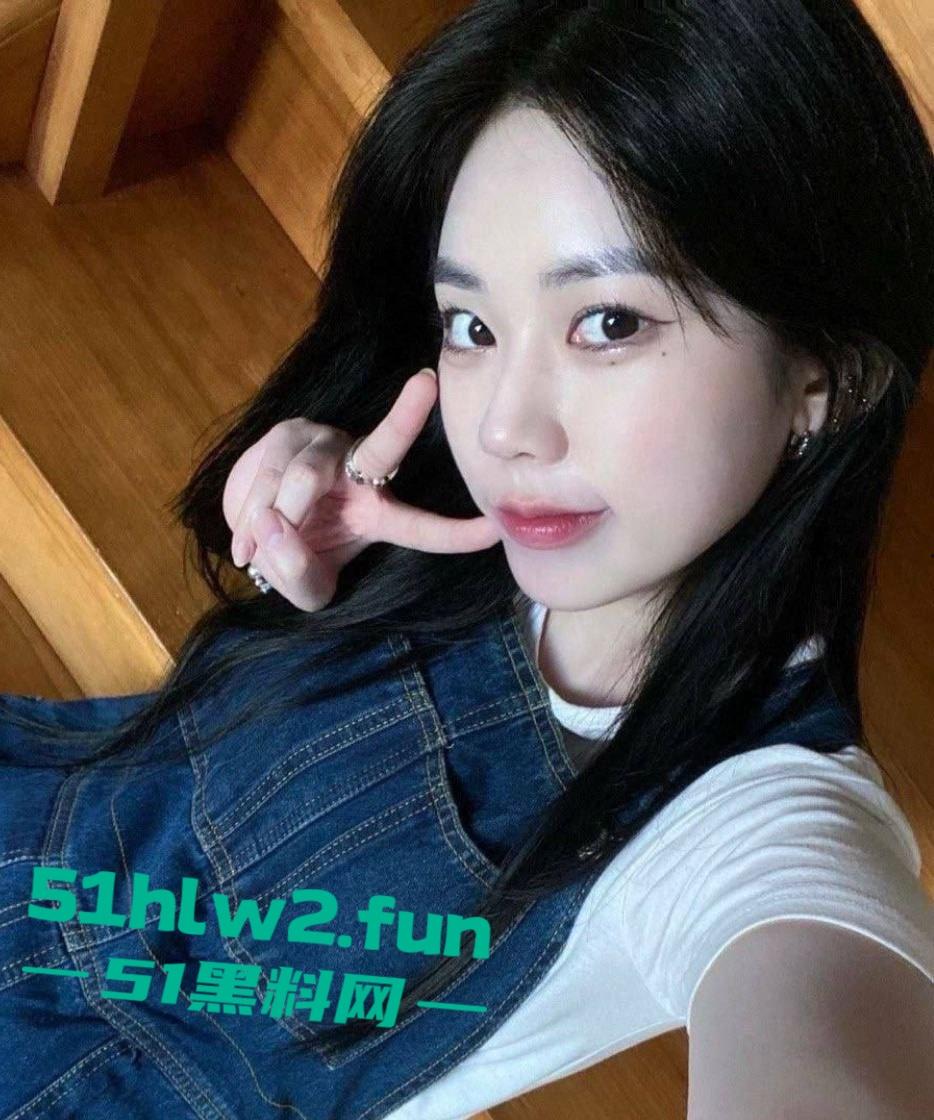 浙江杭州女模【‌张梓丹】大年就被金主爸爸脚趾插逼，穷人的女神富人的泄欲母狗。  第7张