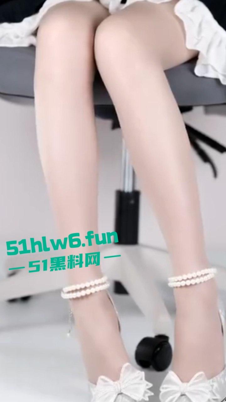 软擦边足模网红【芝士好椰】翻车被合伙人曝光是个人妖,兄弟们可以去洗眼睛了。 第3张 软擦边足模网红【芝士好椰】翻车被合伙人曝光是个人妖,兄弟们可以去洗眼睛了。 第3张