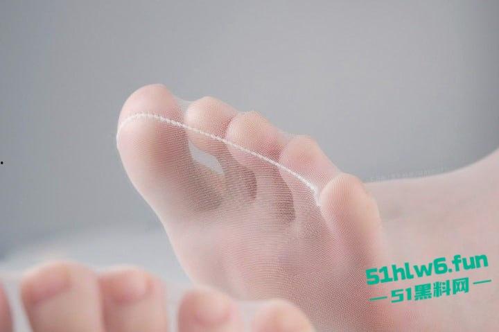 软擦边足模网红【芝士好椰】翻车被合伙人曝光是个人妖,兄弟们可以去洗眼睛了。 第6张 软擦边足模网红【芝士好椰】翻车被合伙人曝光是个人妖,兄弟们可以去洗眼睛了。 第6张