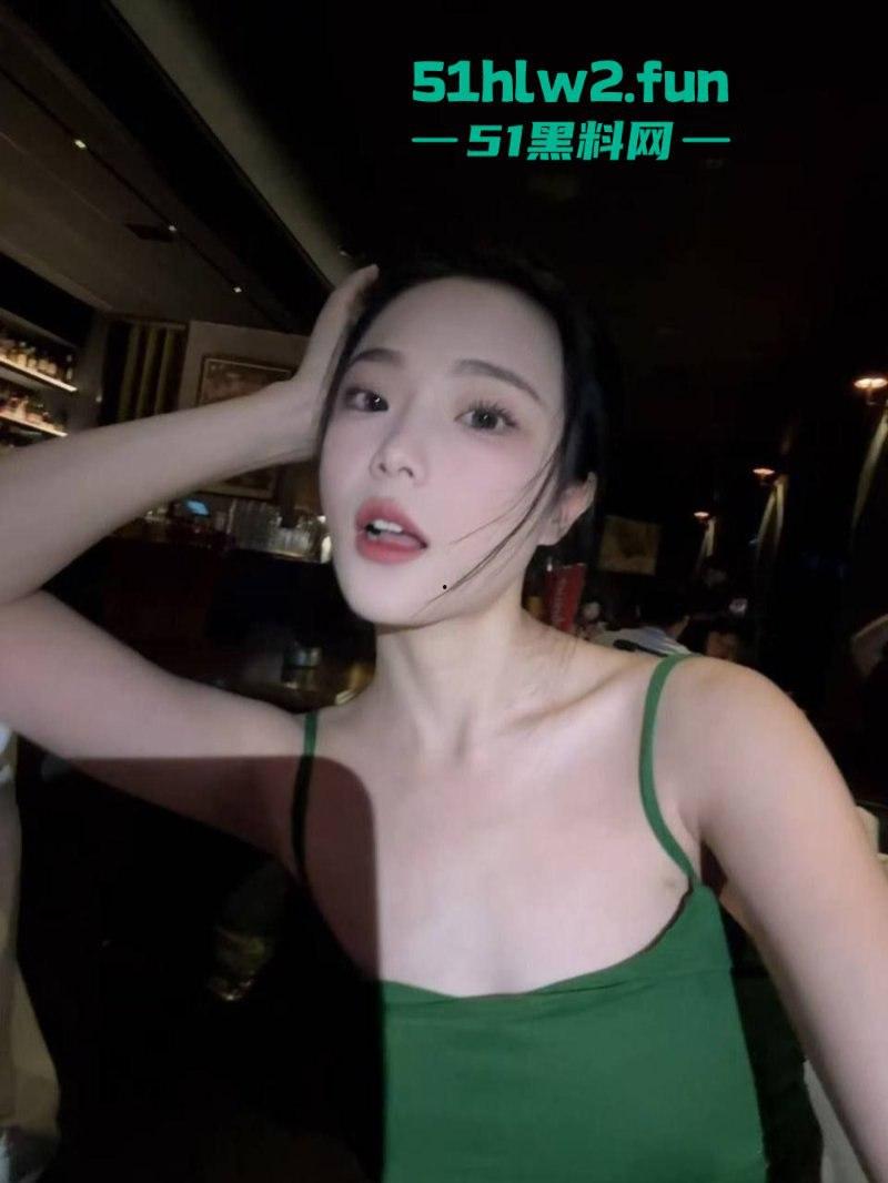 西安音乐学院艺术系学生妹【宋昕宸】汉服cos武媚娘服侍主人 让你感受帝王般的视觉冲击！  第4张