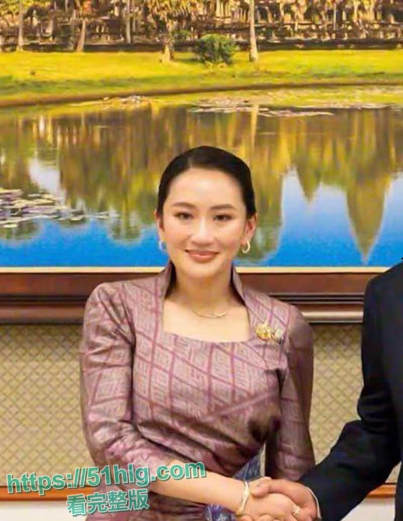 【泰国】女总理【佩通坦钦那瓦】深陷出轨风波 与小鲜肉性爱视频流出 极品巨乳 完美露脸 尺度劲爆 震惊全网 第4张 【泰国】女总理【佩通坦钦那瓦】深陷出轨风波 与小鲜肉性爱视频流出 极品巨乳 完美露脸 尺度劲爆 震惊全网 第4张