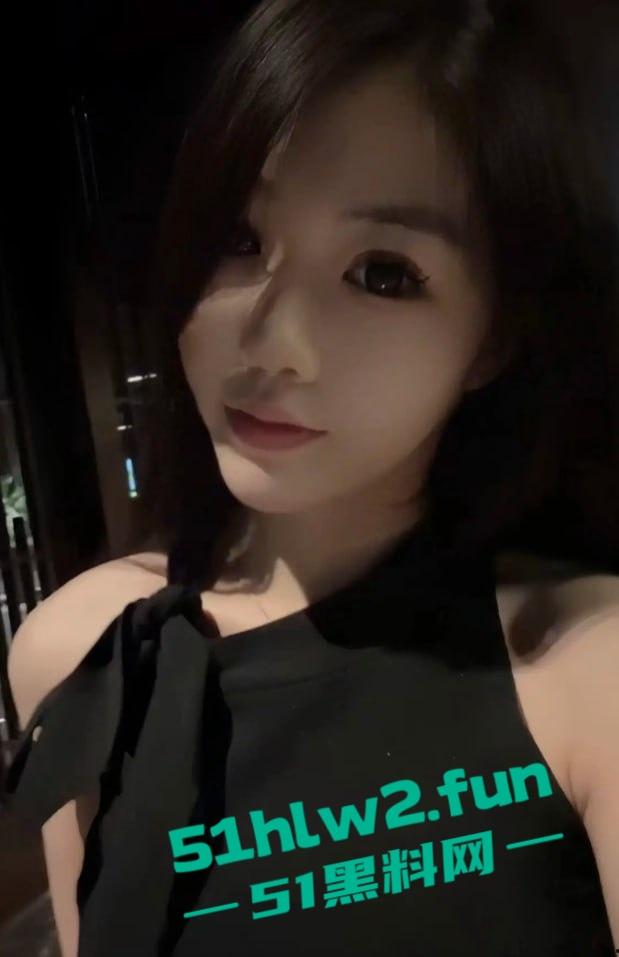 抖音【杨思睿】仙女皮全掉光2000块卖骚定制片疯传,这货原来是专供金主的私家母狗? 第2张 抖音【杨思睿】仙女皮全掉光2000块卖骚定制片疯传,这货原来是专供金主的私家母狗? 第2张