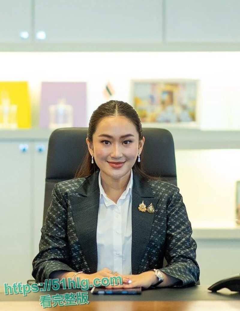 【泰国】女总理【佩通坦钦那瓦】深陷出轨风波 与小鲜肉性爱视频流出 极品巨乳 完美露脸 尺度劲爆 震惊全网 第5张 【泰国】女总理【佩通坦钦那瓦】深陷出轨风波 与小鲜肉性爱视频流出 极品巨乳 完美露脸 尺度劲爆 震惊全网 第5张