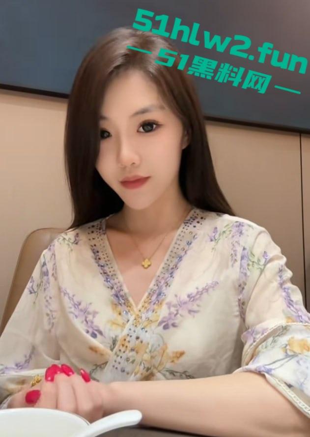 抖音【杨思睿】仙女皮全掉光2000块卖骚定制片疯传,这货原来是专供金主的私家母狗? 第3张 抖音【杨思睿】仙女皮全掉光2000块卖骚定制片疯传,这货原来是专供金主的私家母狗? 第3张