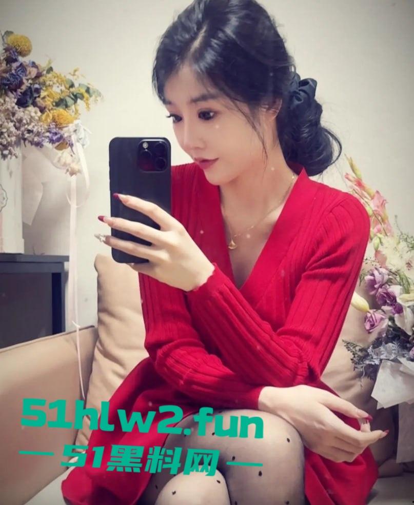 抖音【杨思睿】仙女皮全掉光2000块卖骚定制片疯传,这货原来是专供金主的私家母狗? 第7张 抖音【杨思睿】仙女皮全掉光2000块卖骚定制片疯传,这货原来是专供金主的私家母狗? 第7张