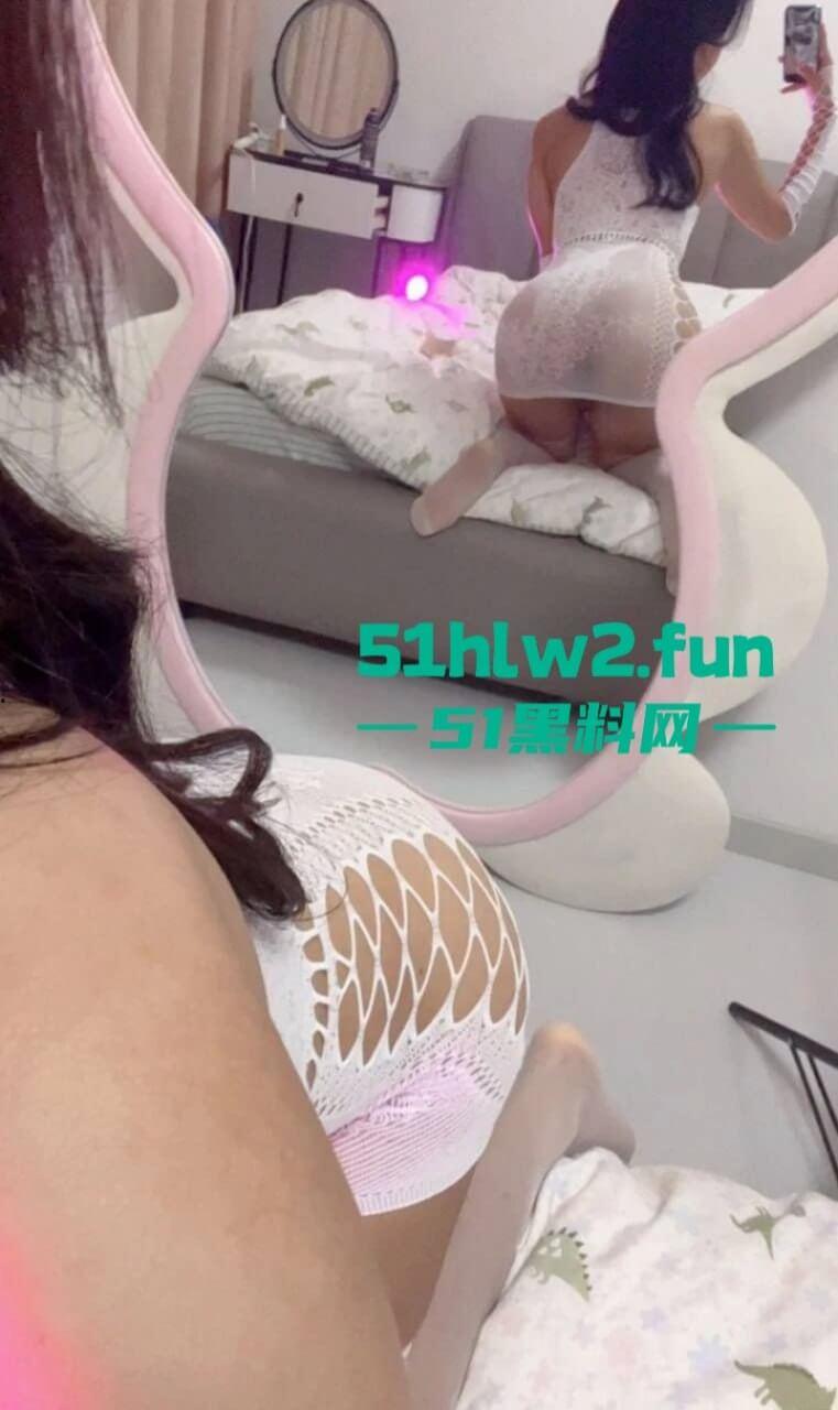 抖音福利姬【黑皮学妹】金主定制私拍流出 年纪轻轻身材竟然这么好 前凸后翘让人看得直流口水！  第4张