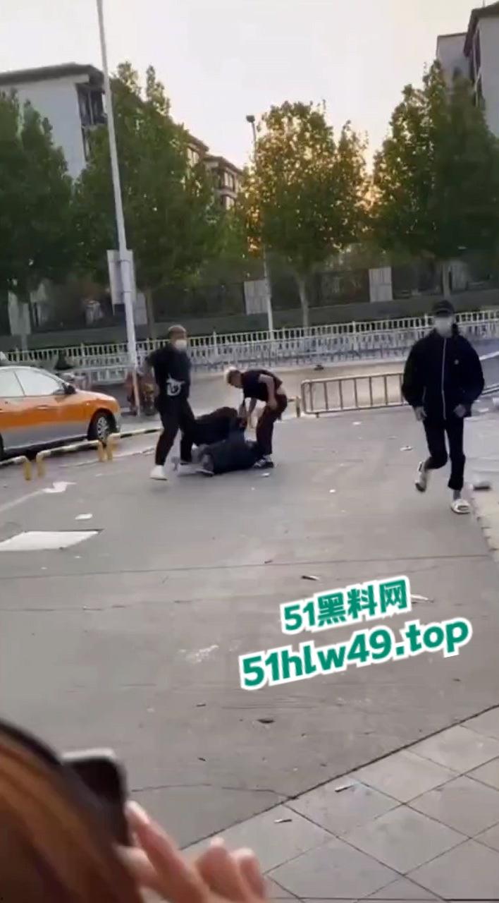 山东泰安万达恶魔团街头斗狠,打死单身小伙,快手流量过万杀人还发视频炫耀。 第3张 山东泰安万达恶魔团街头斗狠,打死单身小伙,快手流量过万杀人还发视频炫耀。 第3张