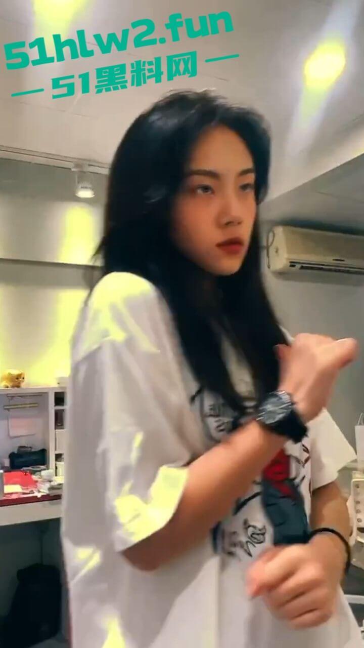 上海戏剧学院系花【王欣彤】绝美颜值学生妹，高挑御姐身材逆天长腿加粉嫩小穴全裸自慰勾引金主求包养。  第1张