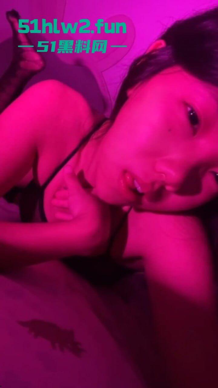 抖音福利姬【黑皮学妹】金主定制私拍流出 年纪轻轻身材竟然这么好 前凸后翘让人看得直流口水！  第9张