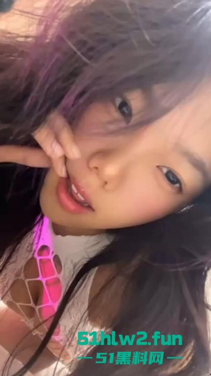 抖音福利姬【黑皮学妹】金主定制私拍流出 年纪轻轻身材竟然这么好 前凸后翘让人看得直流口水！  第10张