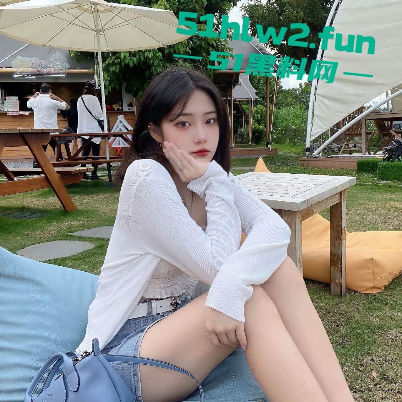 上海戏剧学院系花【王欣彤】绝美颜值学生妹，高挑御姐身材逆天长腿加粉嫩小穴全裸自慰勾引金主求包养。  第4张