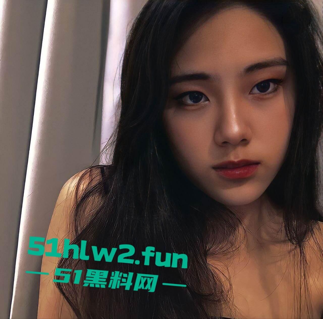 上海戏剧学院系花【王欣彤】绝美颜值学生妹，高挑御姐身材逆天长腿加粉嫩小穴全裸自慰勾引金主求包养。  第5张