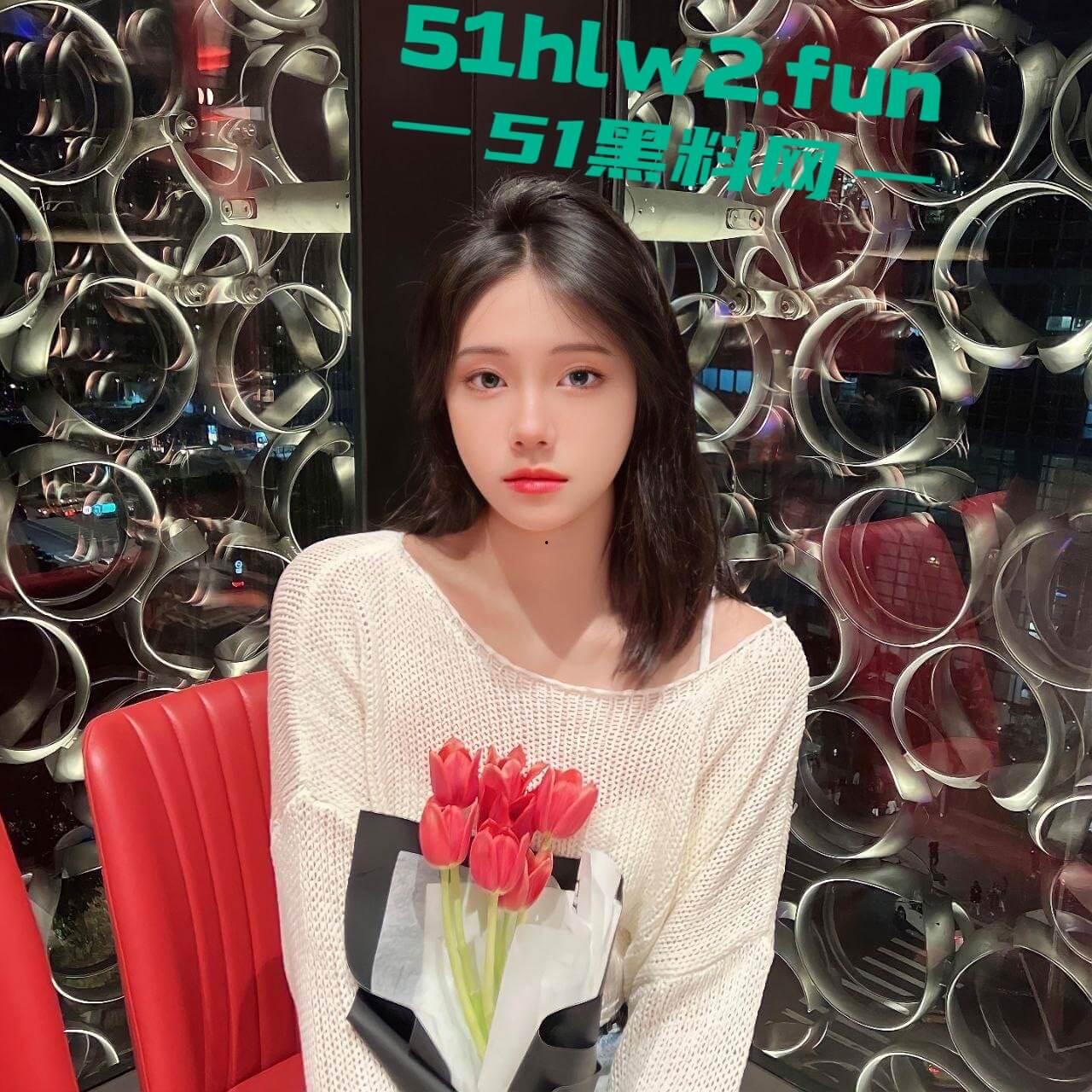 上海戏剧学院系花【王欣彤】绝美颜值学生妹，高挑御姐身材逆天长腿加粉嫩小穴全裸自慰勾引金主求包养。  第9张