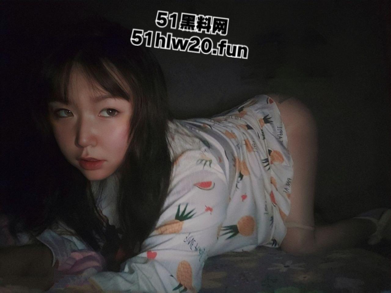 福建厦门大学【何玥桐】文艺范反差婊，美乳白嫩硕大被网恋对象把裸照视频发网上炫耀曝光。  第9张