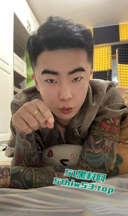 天津扫黑除恶漏网之鱼,抖音网红【墨心纹画】持枪威胁多名女性发生关系还给女的逼里入珠! 第2张 天津扫黑除恶漏网之鱼,抖音网红【墨心纹画】持枪威胁多名女性发生关系还给女的逼里入珠! 第2张