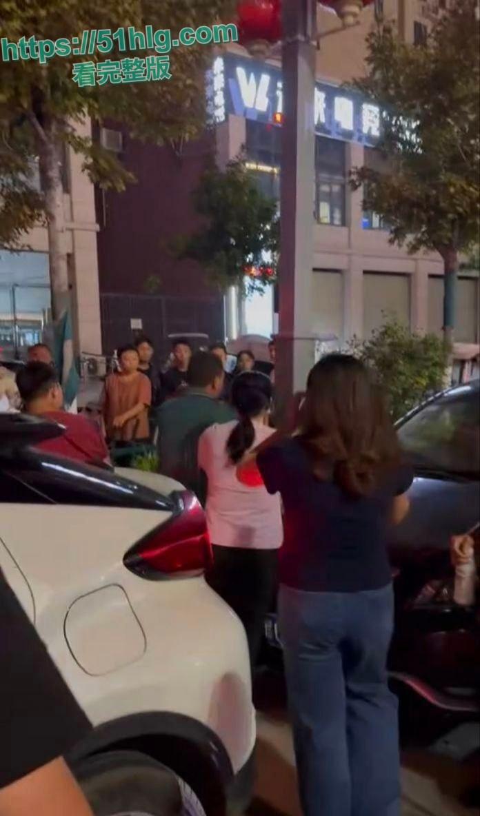 【河南商丘】万达家庭丑闻震撼事件:小姨与外甥的淫乱关系曝光,争吵变成血战街头 第2张 【河南商丘】万达家庭丑闻震撼事件:小姨与外甥的淫乱关系曝光,争吵变成血战街头 第2张
