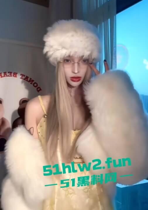 独家曝光！浙江杭州红包女气质23岁反差骚鸡贱逼【李乐】私下发骚约操大哥，钟点房黑丝暴力后入爆干！  第3张