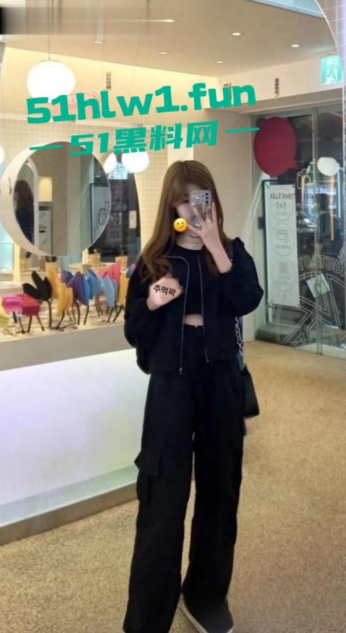 成都艺术学院舞蹈生【张欣雨】兼职卖淫赚外快，惨遭18厘米大鸡巴无套狠操到呻吟不断淫水直流。  第4张