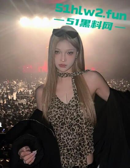 独家曝光！浙江杭州红包女气质23岁反差骚鸡贱逼【李乐】私下发骚约操大哥，钟点房黑丝暴力后入爆干！  第5张