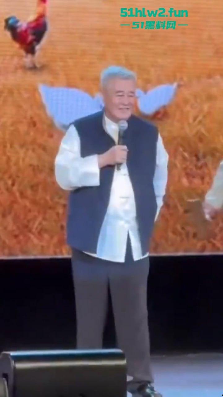 赵本山全球巡回演出在纽约开启第1站,场面宏大人流爆满果然是喜剧之父这影响力杠杠的。 第1张 赵本山全球巡回演出在纽约开启第1站,场面宏大人流爆满果然是喜剧之父这影响力杠杠的。 第1张