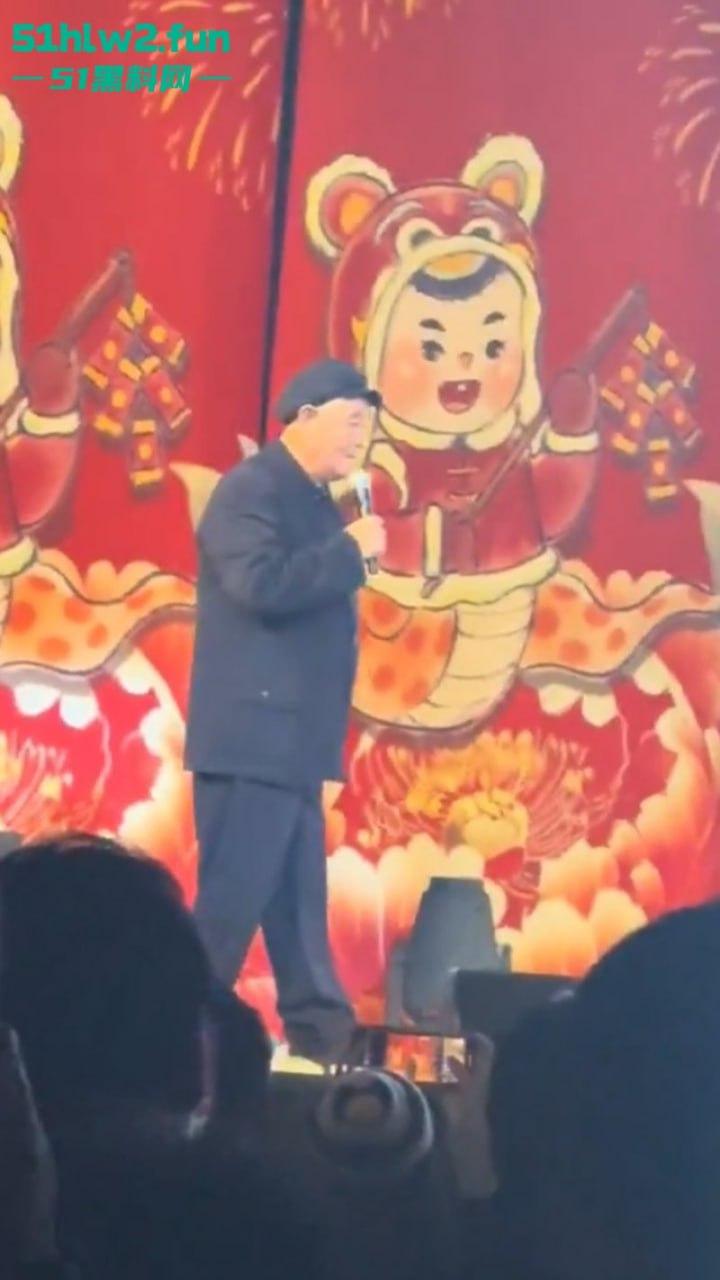 赵本山全球巡回演出在纽约开启第1站,场面宏大人流爆满果然是喜剧之父这影响力杠杠的。 第7张 赵本山全球巡回演出在纽约开启第1站,场面宏大人流爆满果然是喜剧之父这影响力杠杠的。 第7张