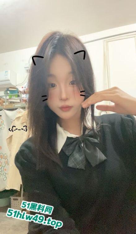 包头骚逼学生妹【余欣】清纯性感骚妹被瓜友从兄弟那撬来，一起同居疯狂做爱小穴真是超嫩啊！！  第6张