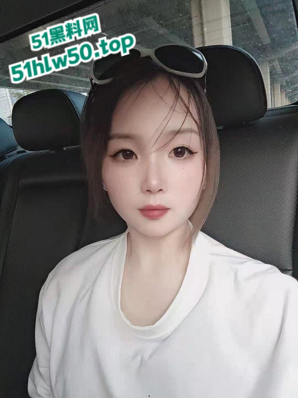 云南昆明汽车销售员【冰冰】淫荡人妻，淫乱视频惨遭情人泄密流出，黑丝骚穴特写！  第1张