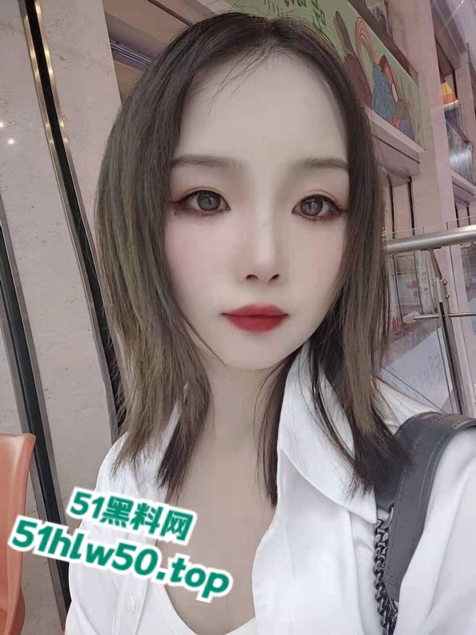 云南昆明汽车销售员【冰冰】淫荡人妻，淫乱视频惨遭情人泄密流出，黑丝骚穴特写！  第2张