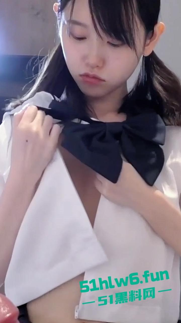 大神勾引清纯邻家小妹，扎双马尾被大神玩弄趴在白嫩的酮体上，暴力抽插小嫩穴，骚货主动迎合超反差。  第6张