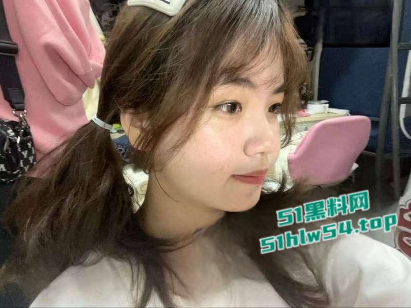 湖南大学白嫩萝莉女大学生【孙奥奥】遭金主包养，美臀粉穴侧方位后入，不玩无套内射都对不住这小粉穴！  第1张