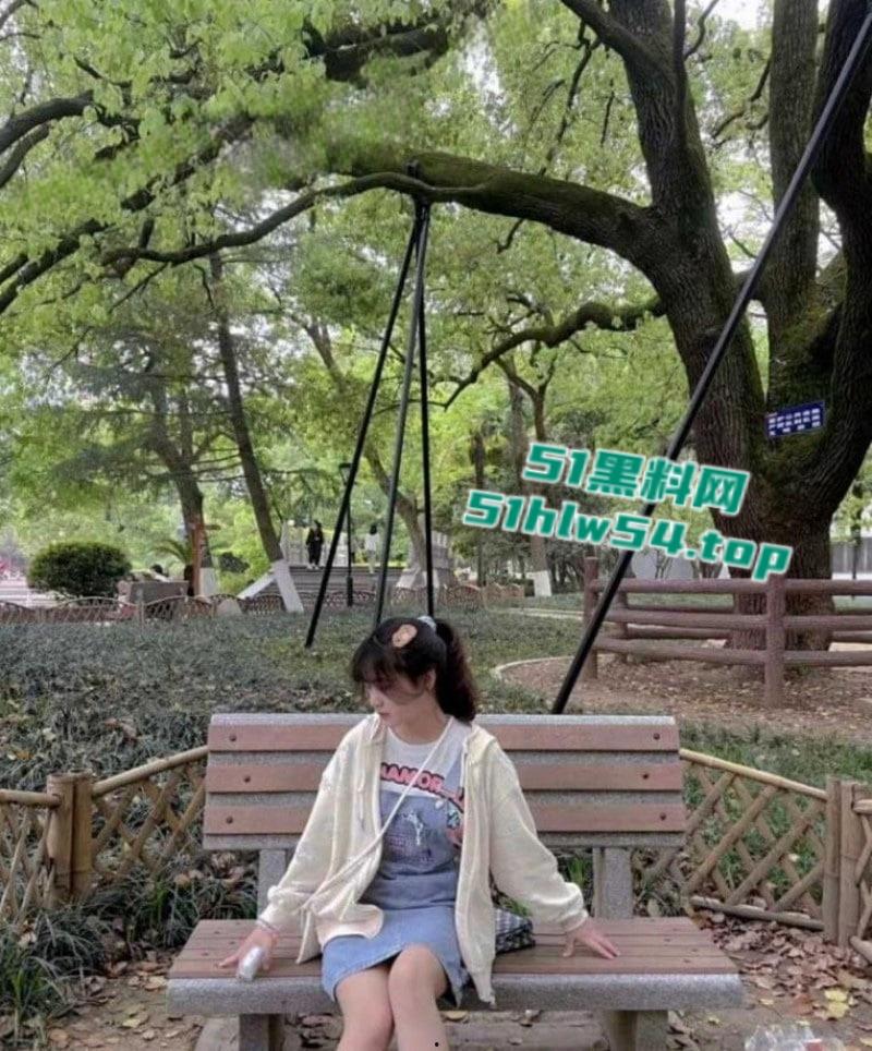 湖南大学白嫩萝莉女大学生【孙奥奥】遭金主包养，美臀粉穴侧方位后入，不玩无套内射都对不住这小粉穴！  第3张