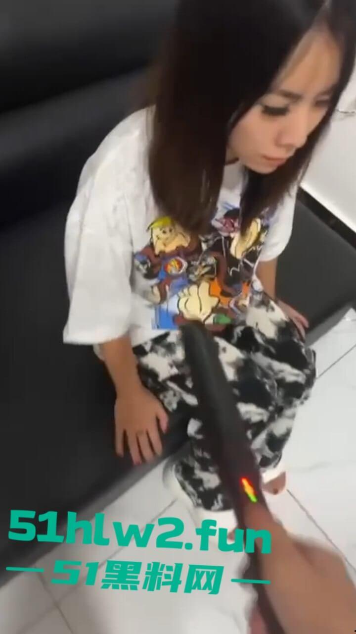 园区猪仔真实近况,绑架后只有受虐的份,电击殴打口吐鲜血境外没有高薪工作,只有无尽的折磨。 第4张 园区猪仔真实近况,绑架后只有受虐的份,电击殴打口吐鲜血境外没有高薪工作,只有无尽的折磨。 第4张